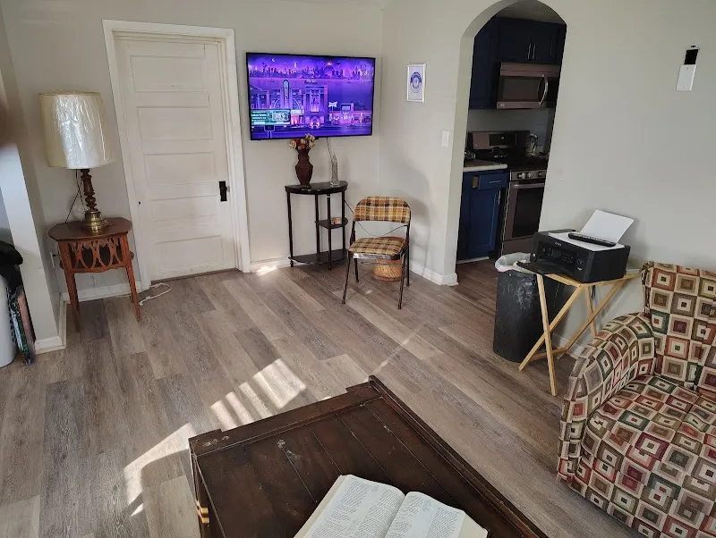 Indy Sober - Photo 2